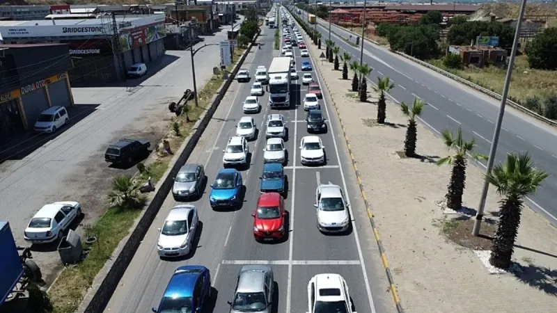 Bayram Tatili Çilesi: Yollarda Trafik Yoğunluğu Alarm Veriyor!