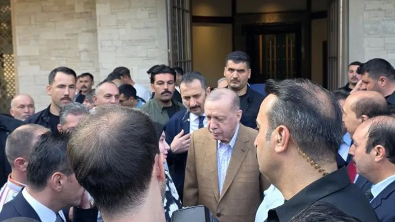 Cumhurbaşkanı Erdoğan Bayram namazını Marmaris Okluk Millet Camii’nde kıldı