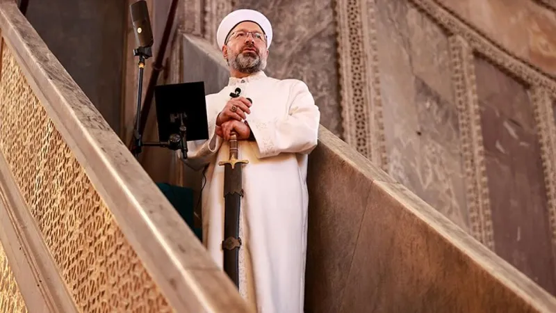 Diyanet İşleri Başkanı Erbaş'tan İstanbul'un fethinin 572. yıl dönümünü paylaşımı