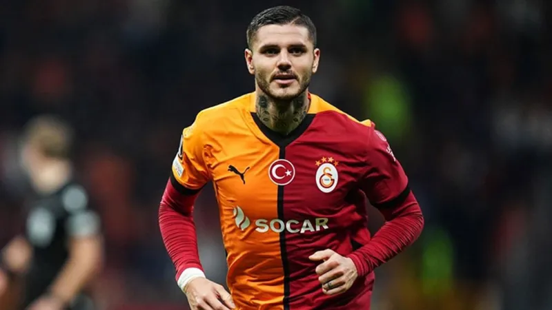 Icardi'den Aşk Pozları! Sevgilisiyle İbiza'yı Yaktı!