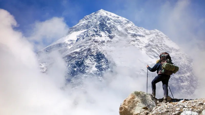İngiliz Dağcılar Everest'i Fethetti! Zirvede Neler Yaşandı?
