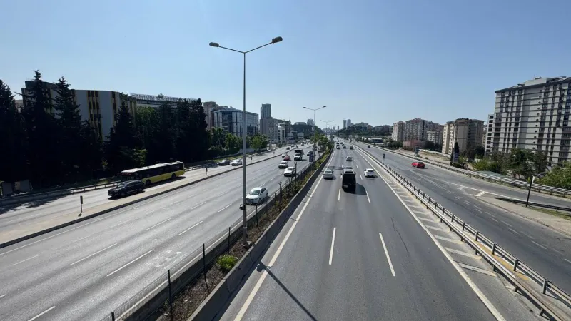 İstanbul ve Ankara'da bayram sabahı yollar boş kaldı