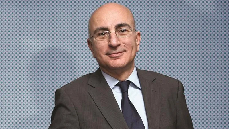 Mahfi Eğilmez'den Şok Sözler: Fakir Ama Mutlu Muyduk?