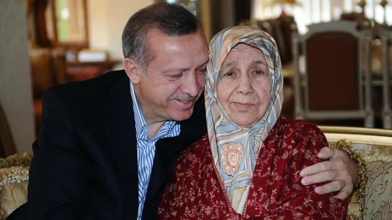 Erdoğan'dan Anneler Günü Mesajı: Annelerimizin Hakkı Ödenmez!