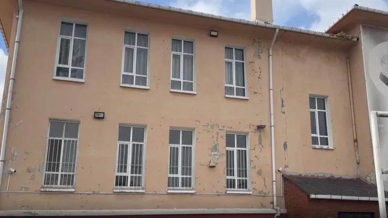 İstanbul'da Deprem Alarmı! Hangi Okullar Boşaltıldı?