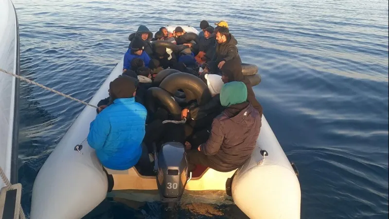 İzmir'de Göçmen Operasyonu: 48 Kişi Yakalandı! Şok Detaylar