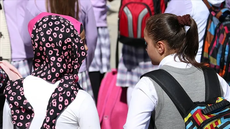 KKTC'de Başörtüsü Kararı Protestosu! Siyasal İslam Dayatması mı?