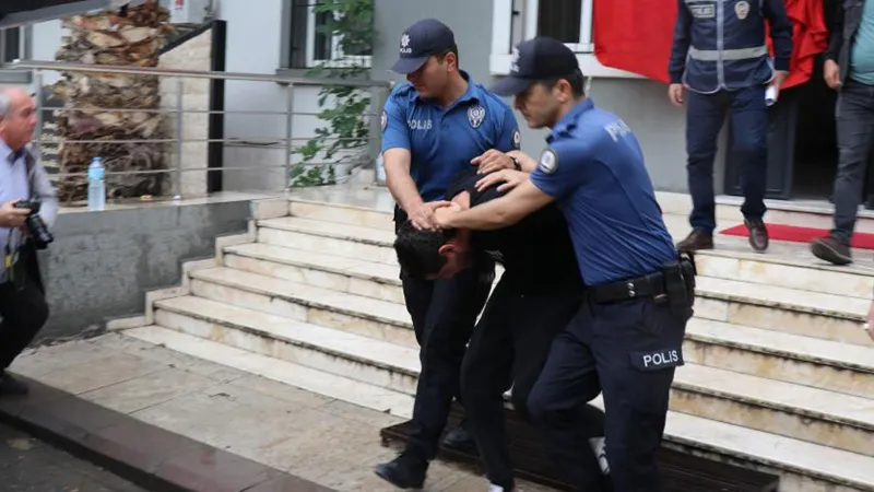 Bebek Katili Sevgili Şoke Etti! 2 Yaşındaki Masuma İşkence!