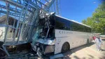 Antalya'da Servis Otobüsü Faciası! 21 Yaralı, İşyeri Harabeye Döndü