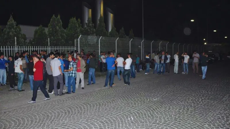 Tazminatlarını Alamayan İşçilerden Fabrika Önünde Eylem