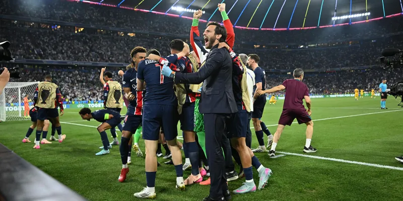 UEFA Şampiyonlar Ligi'nde şampiyon PSG: Hakan Çalhanoğlu yıkıldı